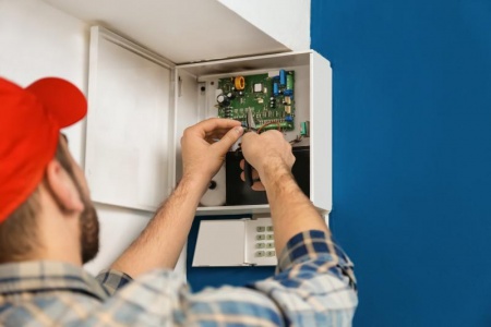 Mise aux normes électriques, pourquoi est-ce indispensable pour votre logement